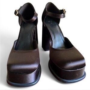 🖤 On-Trend FW2026🖤
H&M—Black Satin Block-Heeled Mary Janes